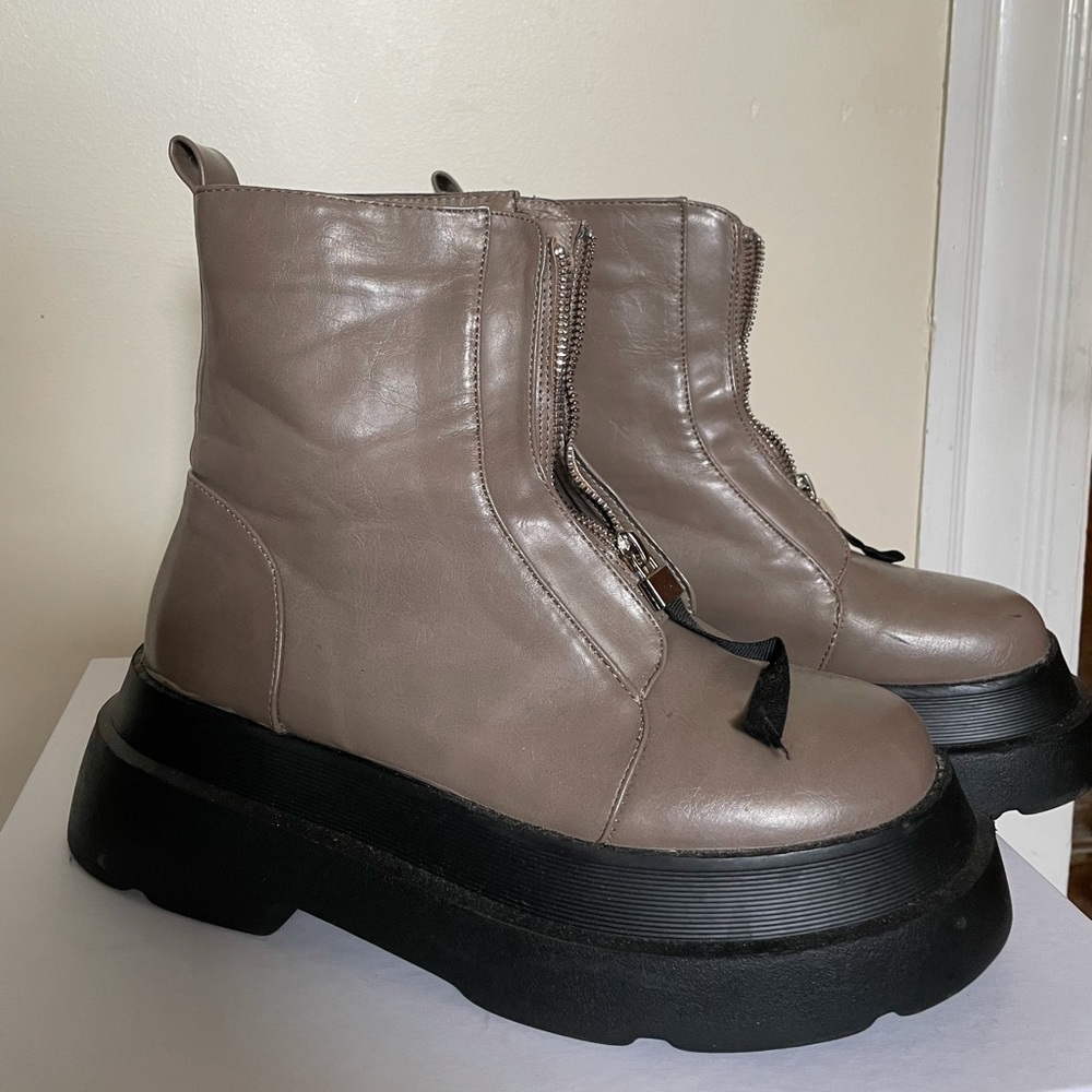 Gorgeous cool TAN Booties faux leather
